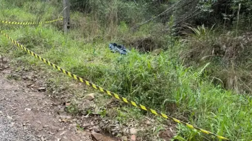 Corpo coberto por lona é encontrado em valeta no Vale do Taquari - Studio TV