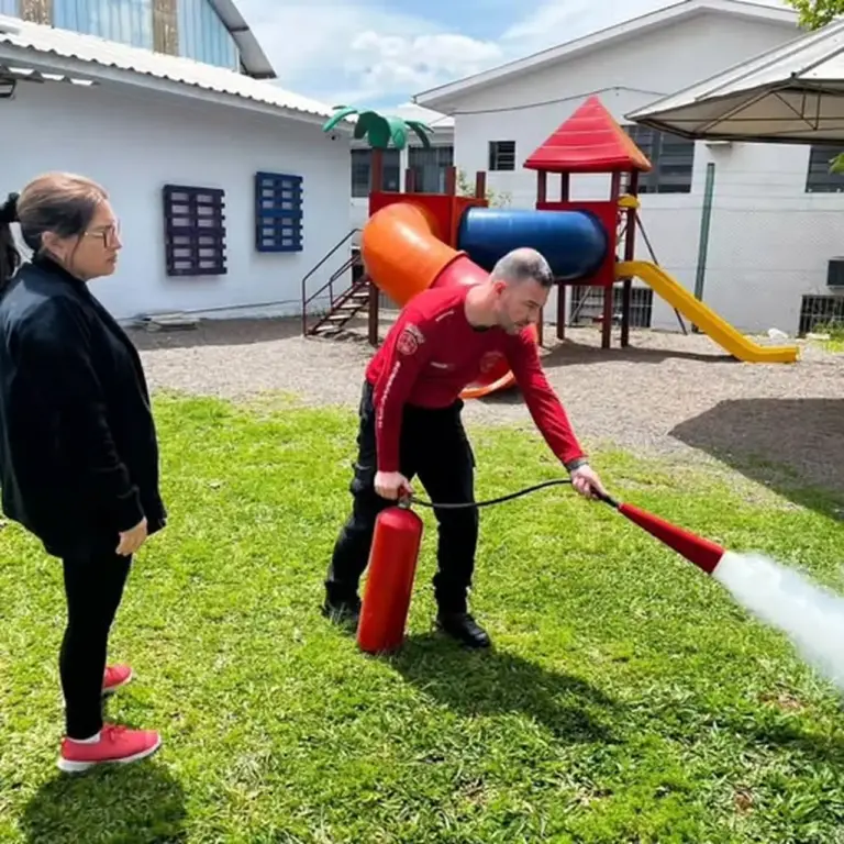 Defesa Civil capacita equipe de escola infantil para emergências em Nova Prata - Studio TV