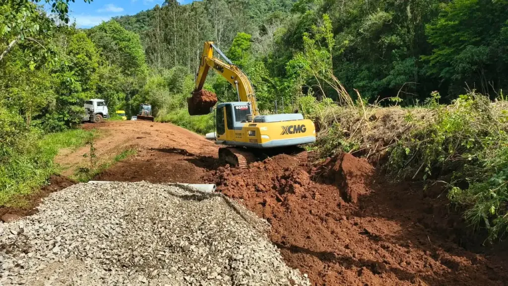 Desvio entre São Caetano e ERS-437 passa por manutenção em Vila Flores após danos causados pelas chuvas - Studio TV