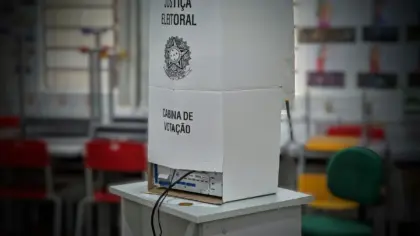 Eleições 2026: primeiros boletins mostram votos de Lula e Flávio Bolsonaro no exterior - Studio TV
