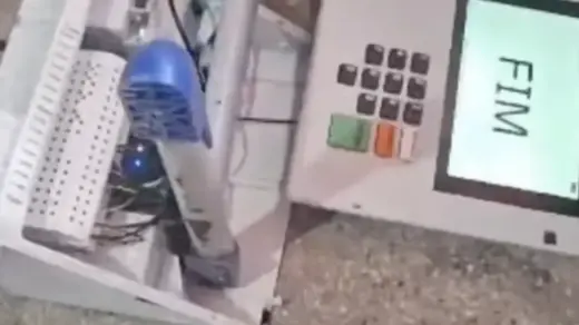 Eleitor arremessa urna no chão durante votação em Fortaleza e acaba detido - Studio TV