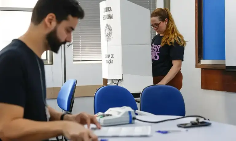 Eleitor que não votou no primeiro turno poderá participar do segundo turno das eleições - Studio TV
