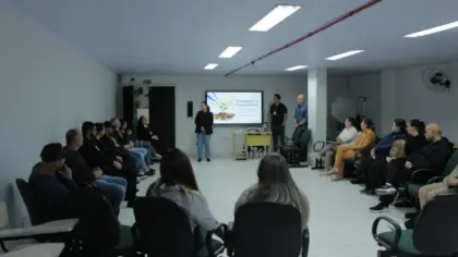 EMEF Irmão Jerônimo reúne famílias para debater infância e uso das telas em Veranópolis - Studio TV