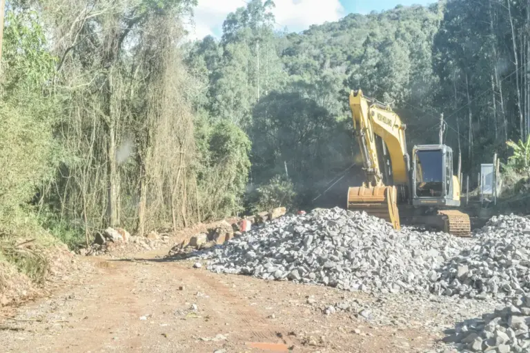 ERS-437 permanece bloqueada em Vila Flores até sexta-feira para realização de trabalhos - Studio TV