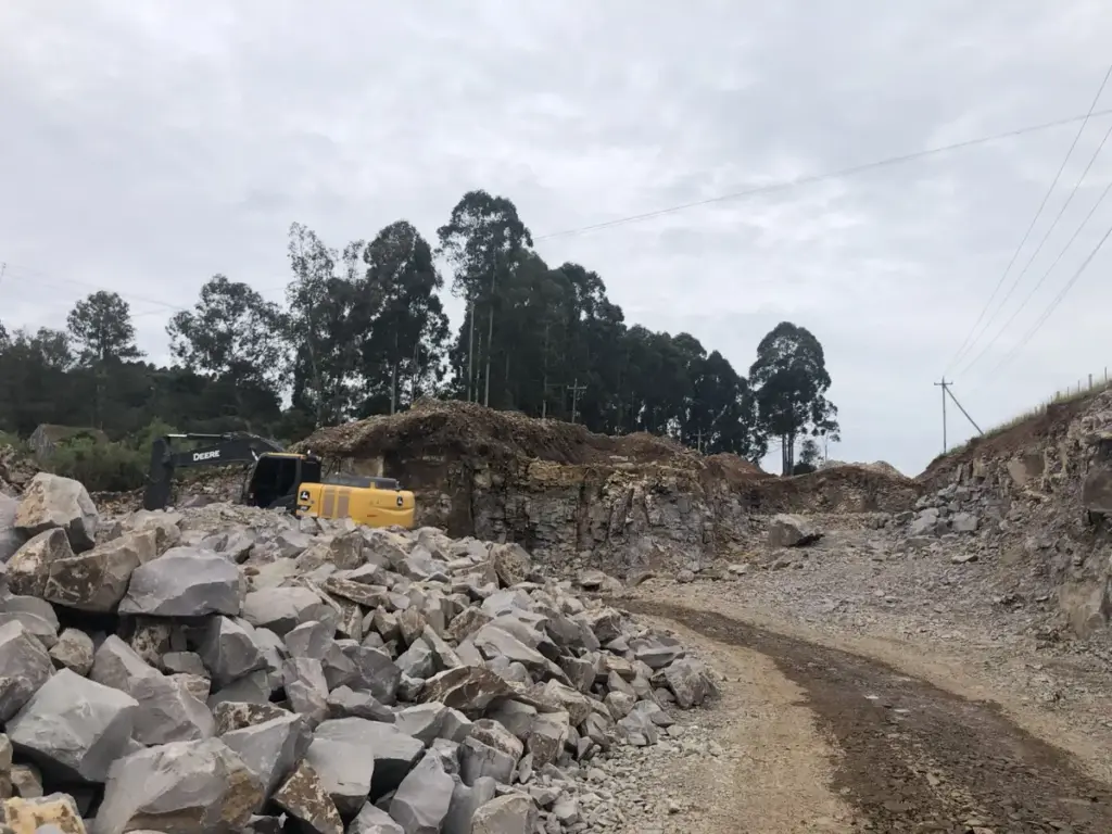 ERS-437 segue com bloqueios diários entre Vila Flores e Antônio Prado devido às obras de recuperação - Studio TV
