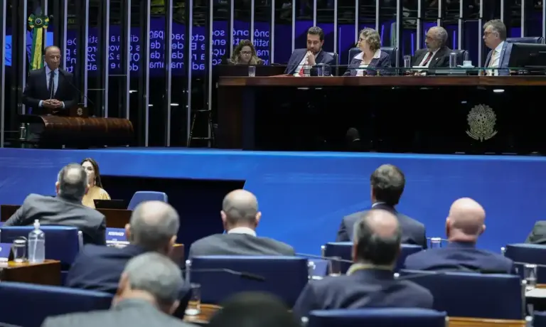 Fim da escala 6x1 avança no Senado e pode ter primeira votação nesta quarta-feira (14) - Studio TV