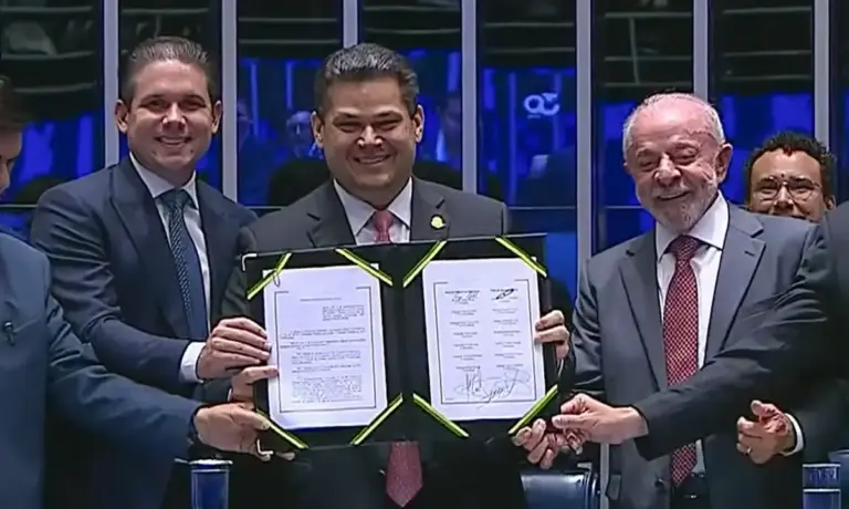 Fim da escala 6x1 é promulgado pelo Congresso; escala 5x2 começa em 60 dias - Studio TV