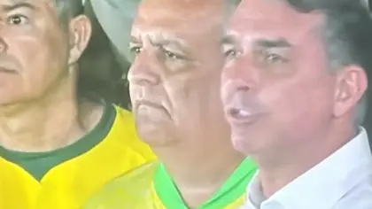 Flávio Bolsonaro durante pronunciamento após resultado do segundo turno das eleições de 2026