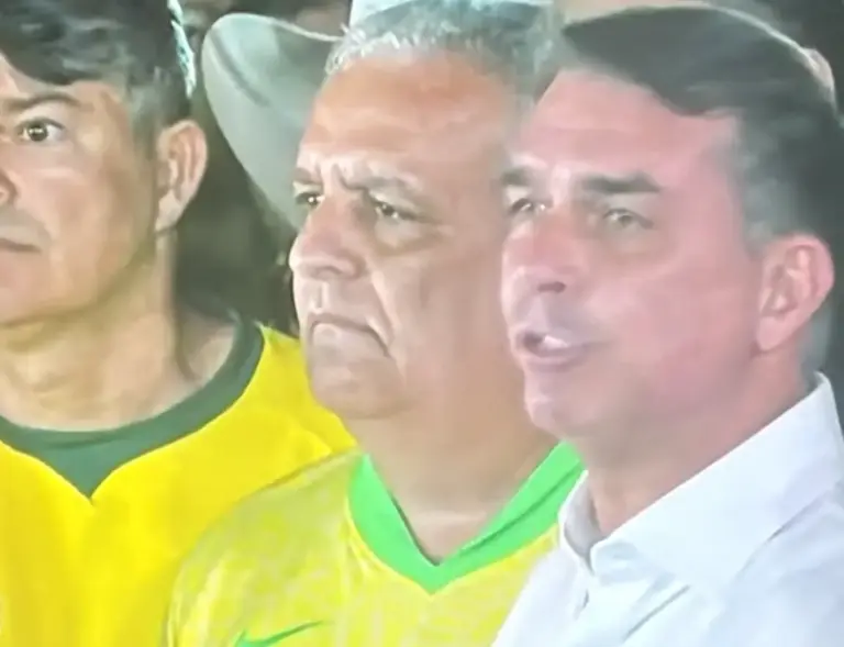 Flávio Bolsonaro anuncia que pedirá anulação das eleições após derrota para Lula - Studio TV