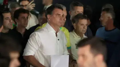 Flávio Bolsonaro chega a Miami com a família após passar por Argentina e Equador - Studio TV