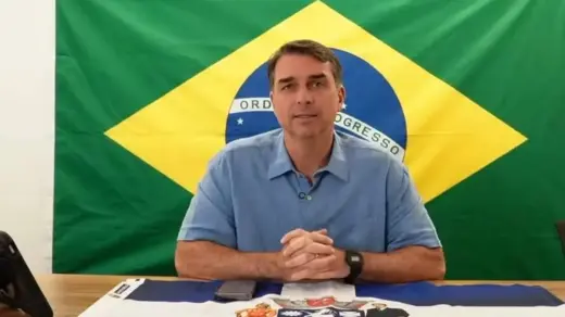 Flávio Bolsonaro pede afastamento de Moraes de investigação e revisão de restrições - Studio TV
