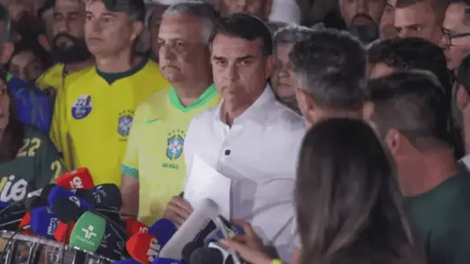 Flávio Bolsonaro recua de anulação da eleição e anuncia ação contra Lula - Studio TV