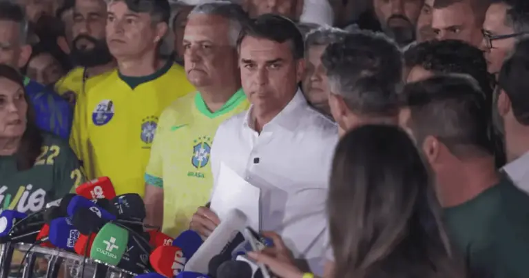 Flávio Bolsonaro recua de anulação da eleição e anuncia ação contra Lula - Studio TV