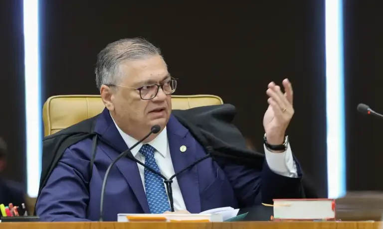 Flávio Dino divulga relatório com milhares de ameaças de morte contra ministros do STF - Studio TV
