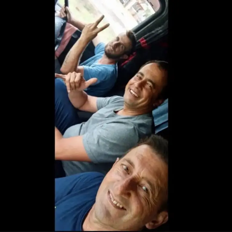 Foto de três caminhoneiros ganha significado após mortes dos amigos ao longo de cinco anos - Studio TV