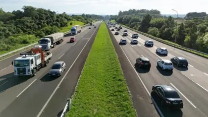 Freeway deve receber quase 40 mil veículos rumo ao Litoral nesta sexta-feira - Studio TV