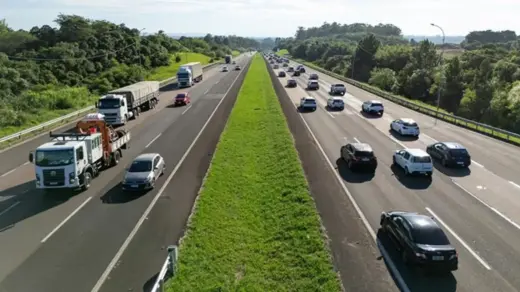 Freeway deve receber quase 40 mil veículos rumo ao Litoral nesta sexta-feira - Studio TV