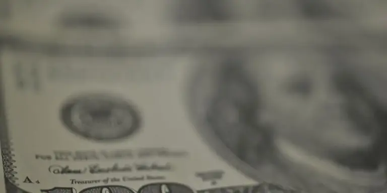 Fundo de ações brasileiras nos EUA despenca 25% no pré-mercado após reeleição de Lula - Studio TV