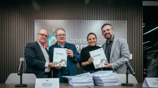Governo do RS entrega 29 livros com dados para a transição de gestão - Studio TV