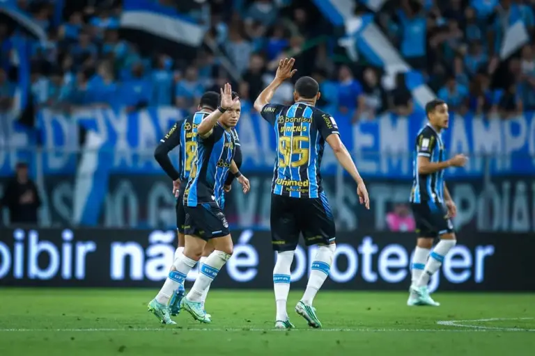 Grêmio vence o Athletico na Arena e deixa a zona de rebaixamento - Studio TV