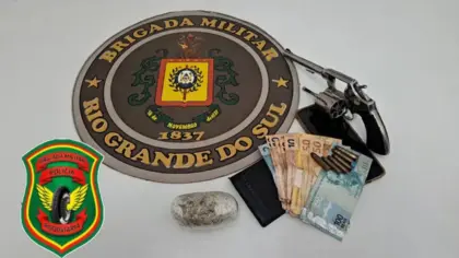 Homem de 22 anos é preso com revólver e drogas na RSC-453, em Caxias do Sul - Studio TV
