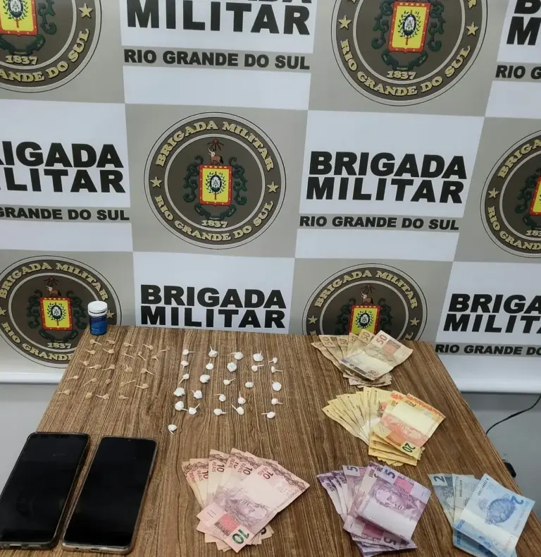 Homem e mulher são presos por tráfico de drogas em Farroupilha - Studio TV