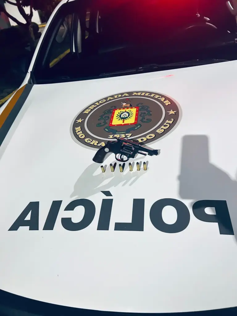 Homem é preso após disparar arma de fogo pela janela de carro em São Marcos - Studio TV