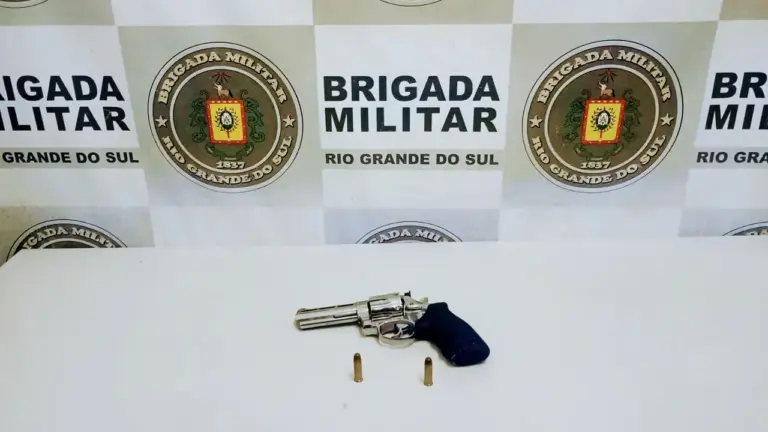Homem é preso com revólver durante abordagem a BMW em São Marcos - Studio TV