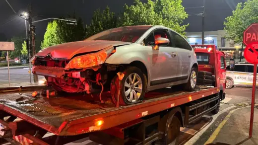 Homem foge de abordagem, bate carro e é preso por tráfico em Caxias do Sul - Studio TV