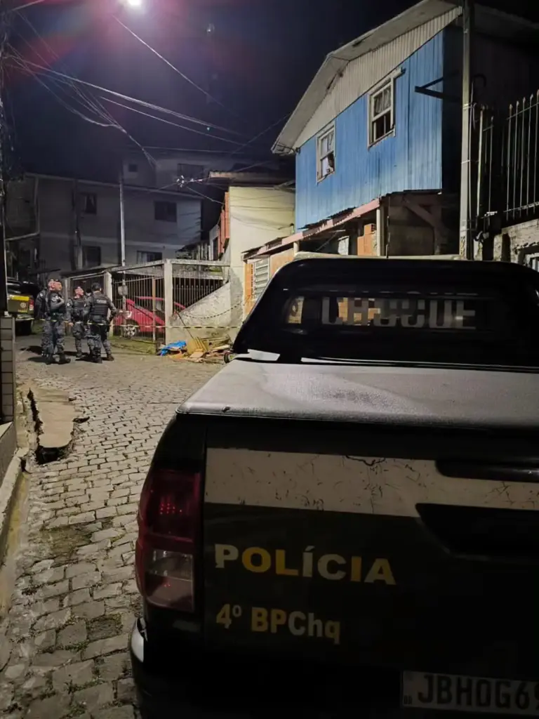 Homem morre após confronto com a Brigada Militar durante buscas por suspeitos de roubos em Caxias do Sul - Studio TV