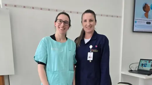 Enfermeiras Carine Fornari e Patrícia Fávero no Hospital São João Batista