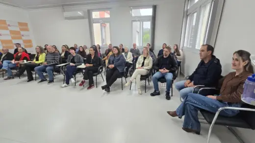 Hospital São João Batista recebe prefeitos e lideranças regionais para visita às obras em Nova Prata - Studio TV