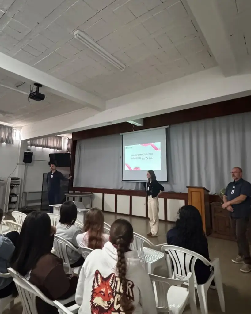 Encontro com comunidade escolar em Nova Prata