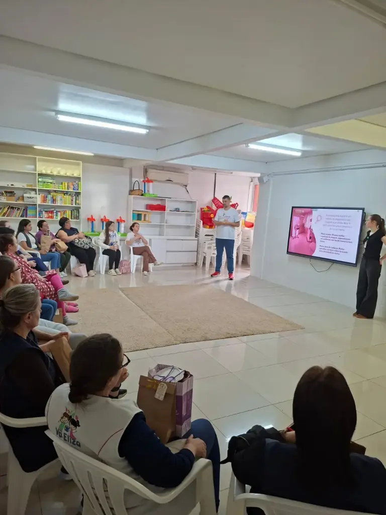 Participantes acompanham orientações sobre exames do CDI