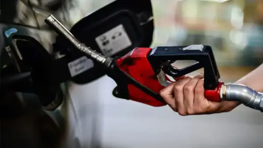 ICMS da gasolina, diesel e gás de cozinha sobe em fevereiro de 2027 - Studio TV