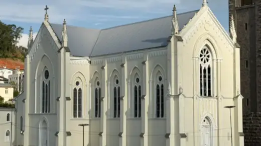 Igreja Matriz de Flores da Cunha tem nova cobertura concluída após incêndio que atingiu o templo - Studio TV
