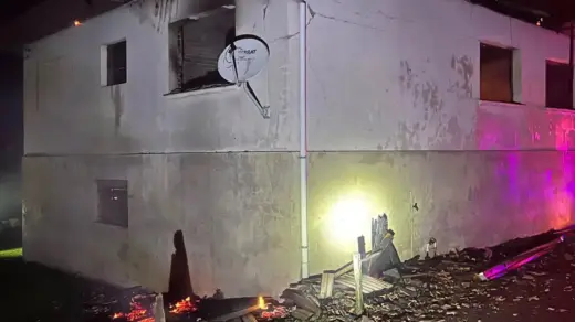 Incêndio destrói residência durante a madrugada no interior de Antônio Prado - Studio TV