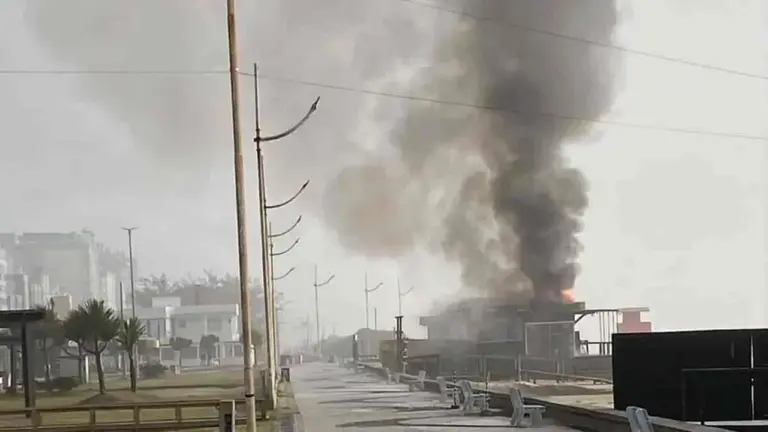 Incêndio destrói tradicional quiosque na orla de Capão da Canoa e causa prejuízo de R$ 150 mil - Studio TV