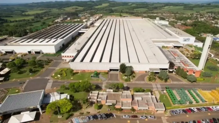 John Deere propõe banco de horas para evitar demissão de 150 trabalhadores em Horizontina - Studio TV
