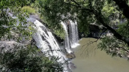 Jovem de 22 anos é socorrido após afogamento em cascata de São Marcos - Studio TV