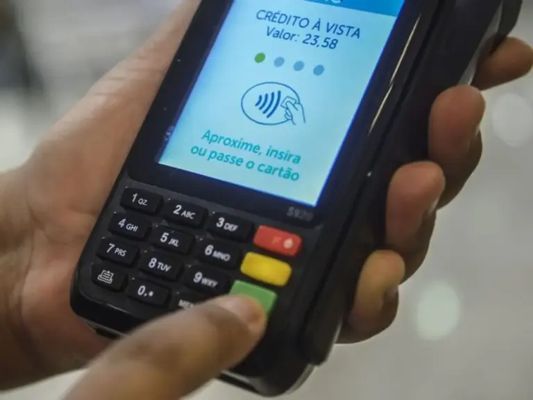 Juros do cartão de crédito têm limite de 100% e dívida não pode ultrapassar o dobro do valor original - Studio TV