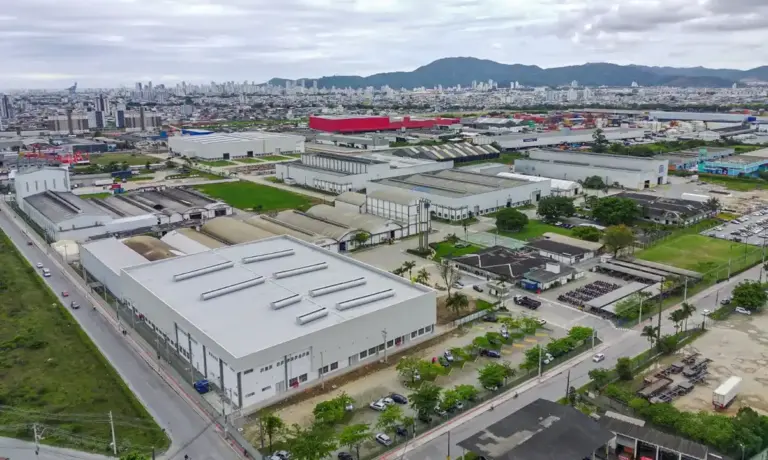 Juros elevados dificultam acesso ao crédito para 76% das indústrias brasileiras, aponta CNI - Studio TV