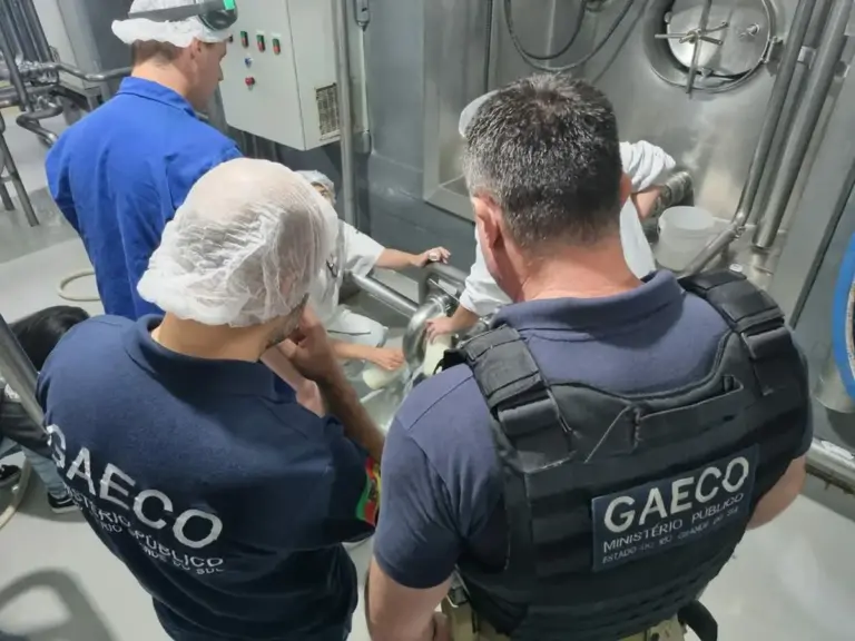 Justiça condena 15 pessoas por adulteração de leite com soda cáustica e água oxigenada no RS - Studio TV