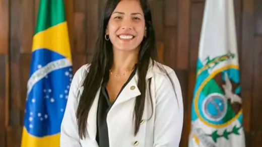 Justiça manda deputada retirar posts e proíbe incentivo a demissões por posição política - Studio TV