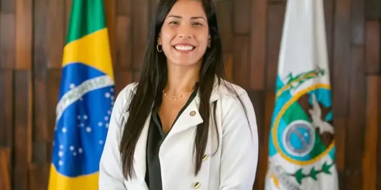 Justiça manda deputada retirar posts e proíbe incentivo a demissões por posição política - Studio TV
