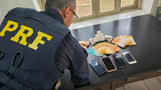 Ladrão que rouba de ladrão: criminosos compram com notas falsas e recebem canetas emagrecedoras recheadas com pedras de brita - Studio TV