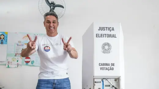Luciano Zucco vota em Porto Alegre e diz confiar em projeto para o Rio Grande do Sul - Studio TV