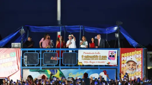 Presidente Luiz Inácio Lula da Silva em encontro com apoiadores