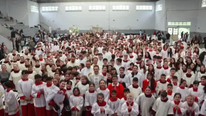 Mais de 600 pessoas participam de encontro de coroinhas e acólitos em Caxias do Sul - Studio TV