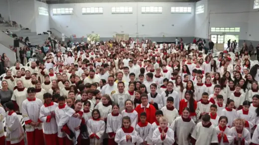Mais de 600 pessoas participam de encontro de coroinhas e acólitos em Caxias do Sul - Studio TV